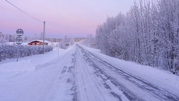Manhã gelada no Círculo Polar Ártico no norte da Suécia — Fotografia de Stock