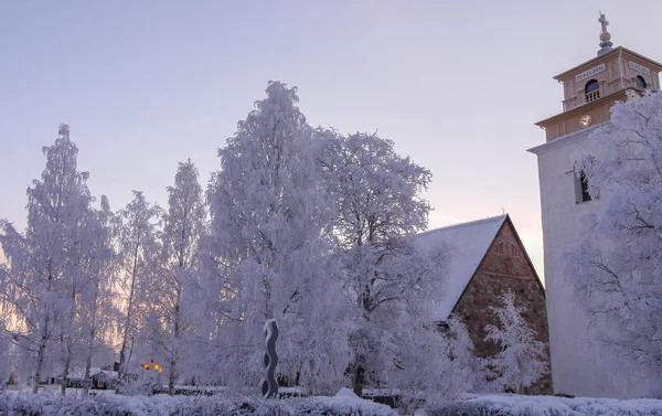 Typisk svensk by i frostig morgon i polcirkeln — Stockfoto