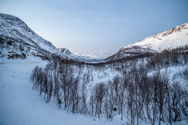 Schöne Aussicht über die Berge Tromso, Norwegen. Polarnacht. Lange Verschlusszeit — Stockfoto