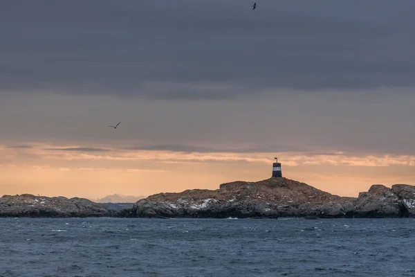 Amazing Sunset over the lighthouse in Lofoten Islands, Norvégia. — Stock Fotó