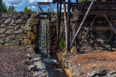 Çok iyi korunmuş bir 19. yüzyıl bakır fabrikası Orta Çağ 'a dayanıyor. İsveç, Riddarhyttan