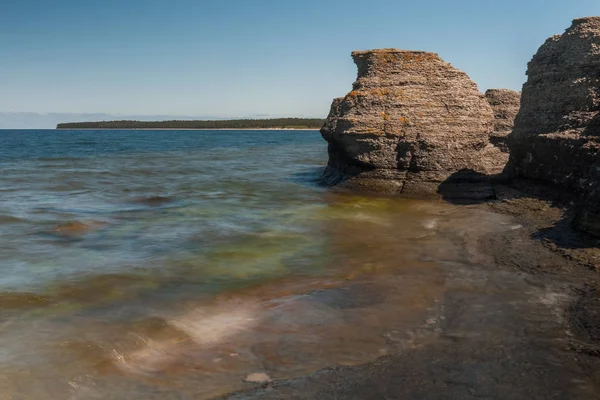 スウェーデン島のByrum raukar島:壮大な石灰岩の形成。選択的焦点 — ストック写真