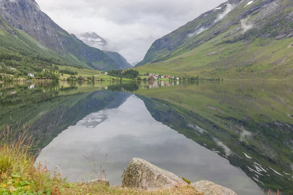 노르웨이 아름답다 피오르드의 선택적으로 노르웨이의 이상적 피오르드 — 스톡 사진