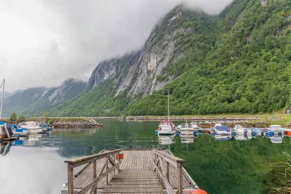 Molde Norvège Juin 2016 Bateaux Pêche Reflétés Dans Eau Jetée — Photo