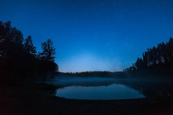 Millón Estrellas Sobre Lago Durante Amanecer Larga Velocidad Obturación Rastro —  Fotos de Stock