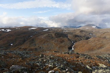 Laponya 'daki Sarek Ulusal Parkı. İsveç dağından seçici bir odak noktası.