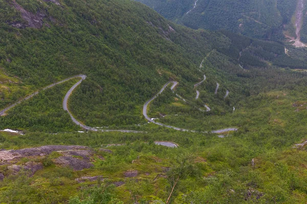 Winding Road Norsku Cesta Vedoucí Tajemným Údolím Obklopeným Mraky Norských — Stock fotografie