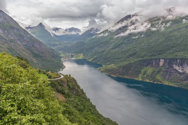 Geiranger Fjord 美丽的自然挪威 它距离Sunnylvsfjorden 15公里 3英里长 Sunnylvsfjorden是Storfjorden的一个分支 选择性重点 — 图库照片