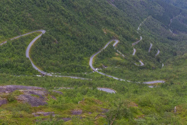 Kurvenreiche Straße Norwegen Serpentinenstraße Den Bergen Norwegens Selektiver Fokus — Stockfoto
