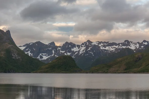 Норвежский Летний Пейзаж Фьорд Горы Норвегия Селективный Фокус Красочная Утренняя — стоковое фото