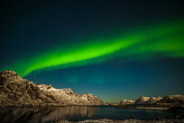 Északi Fények Gyönyörű Sarki Fények Aurora Borealis Hegyek Felett Sok — Stock Fotó