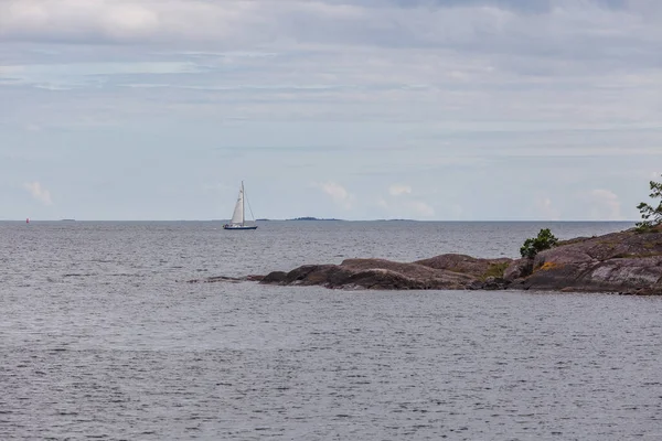 Vue Sur Côte Suédoise Une Mer Baltique Avec Lourds Nuages — Photo