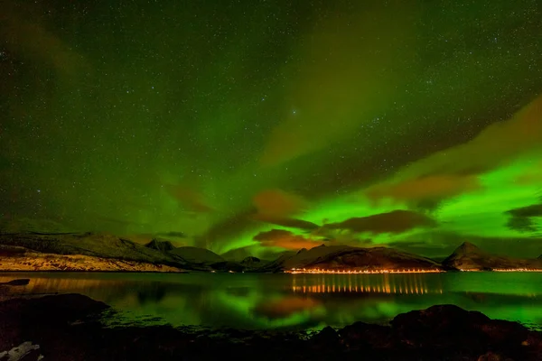 Polární Světla Severní Světla Aurora Borealis Nad Fjordovými Horami Severní — Stock fotografie