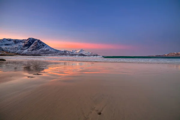 Nascer Sol Com Cor Magenta Incrível Sobre Praia Areia Fiorde — Fotografia de Stock