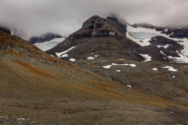 İsveç Laponya 'daki Sarek Ulusal Parkı' nın etkileyici manzarası. seçici odak.