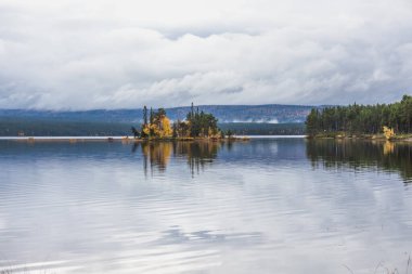 İsveç Laponya 'daki Sarek Ulusal Parkı' nın etkileyici manzarası. seçici odak.
