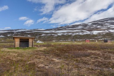 İsveç dağları Norveç sınırındadır. kar zirveleri