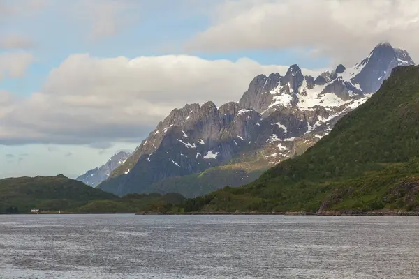 Hermoso Paisaje Noruego Vista Los Fiordos Noruega Reflejo Ideal Del — Foto de Stock