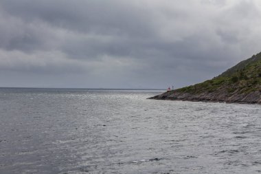 Güzel Norveç manzarası. Fiyortların manzarası. Norveç temiz suda fiyort yansıması için idealdir. seçici odak