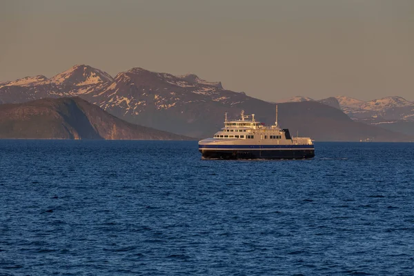 Schiff Fjorde Norwegen Bei Polartag Mitternachtssonne Besuchen Ein Mystischer Fjord — Stockfoto