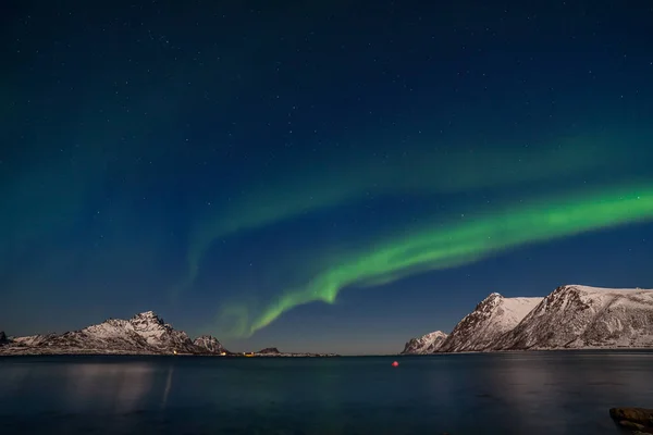 北極星オーロラノルウェーの山の空の星 長いシャッタースピード — ストック写真