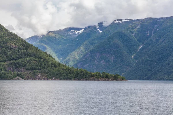 Hermoso Paisaje Noruego Vista Los Fiordos Noruega Reflejo Ideal Del — Foto de Stock