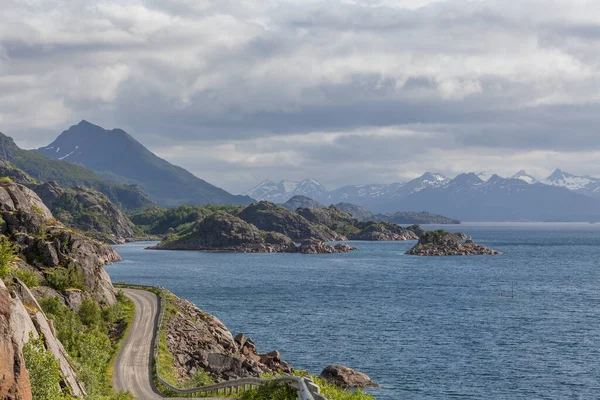 Route Serpente Entre Fjord Bleu Les Montagnes Mousse Dans Extrême — Photo