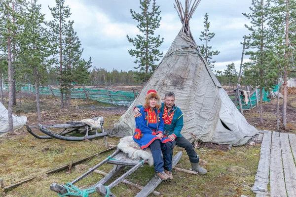 Lovozero Ryssland September 2016 Man Och Kvinna Kvinnlig Samisk Samisk — Stockfoto