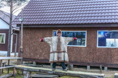 Lovozero, Rusya - 25 Eylül 2016, kadın sami, ulusal giysili sami, Kola Yarımadası 'ndaki sami köyü, Rusya.