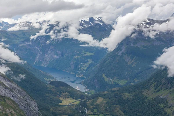Till Geiranger Fjord Och Örnväg Molnigt Väder Från Dalsnibba Berg — Stockfoto