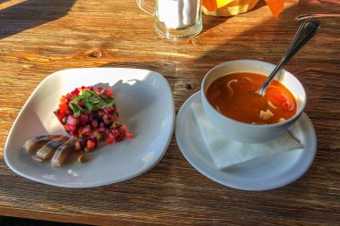 Geleneksel Ukrayna Rus sebze çorbası soslu vinaigrette..