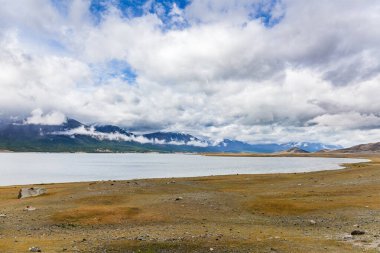 Moğolistan manzarası. Bayar-Ulgii 'deki Altai Tavan Bogd Milli Parkı