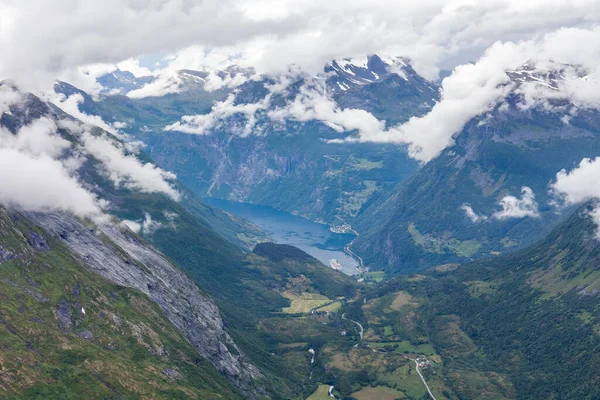 Θέα Στο Geiranger Φιόρδ Και Αετός Δρόμο Που Περιβάλλεται Από — Φωτογραφία Αρχείου