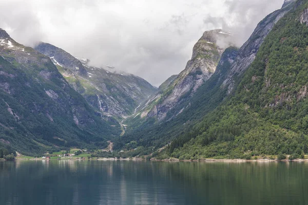 Fantastisk Utsikt Med Fjord Och Berg Reflejo Vacker Enfoque Selectivo — Foto de Stock