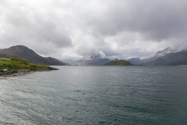 Fiordo Paesaggio Estivo Norvegese Montagne Norvegia Focus Selettivo Scena Mattutina — Foto Stock