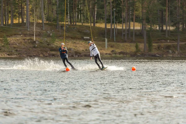 Fagersta Suède Maj 2020 Deux Adolescents Wakeboarders Sur Lac Lors — Photo
