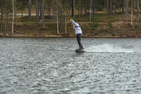 Fagersta Suecia Mayo 2020 Wakeboarder Surfeando Través Lago — Foto de Stock