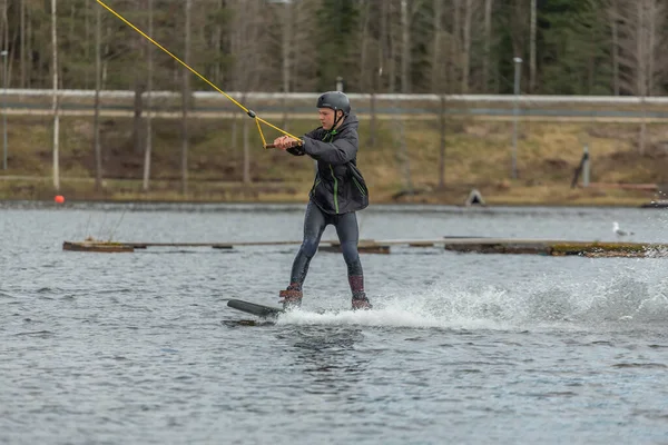 Fagersta Suecia Maj 2020 Adolescente Wakeboarding Lago — Foto de Stock