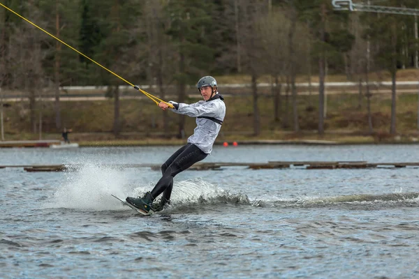 Fagersta Svédország Maj 2020 Tinédzser Wakeboarding Egy Tavon — Stock Fotó