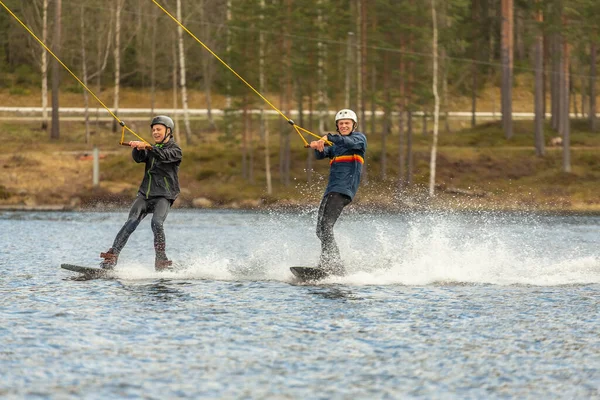 Fagersta Švédsko Maj 2020 Dva Teenageři Jezeře Během Lekce Tělesné — Stock fotografie