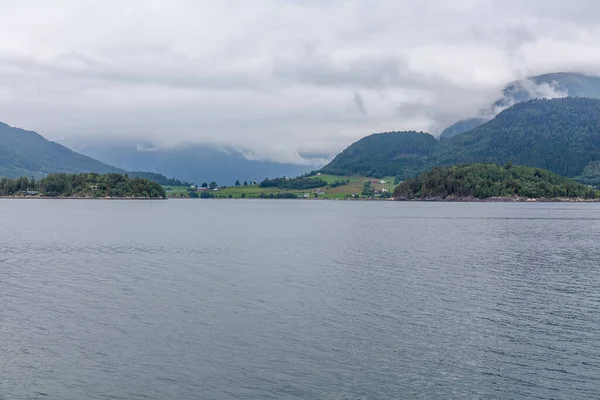 Hermoso Paisaje Noruego Vista Los Fiordos Noruega Reflejo Ideal Del — Foto de Stock