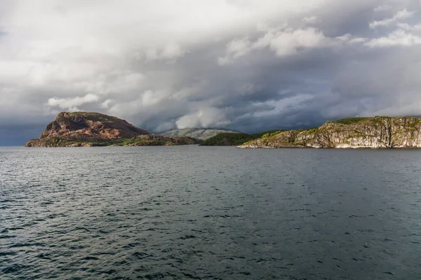 Linda Paisagem Norueguesa Vista Dos Fiordes Noruega Reflexão Fiorde Ideal — Fotografia de Stock