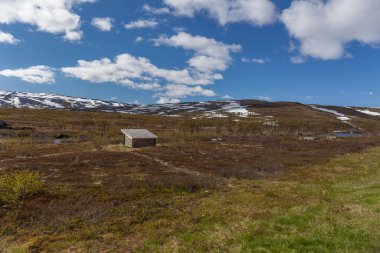 İsveç dağları Norveç sınırındadır. kar zirveleri