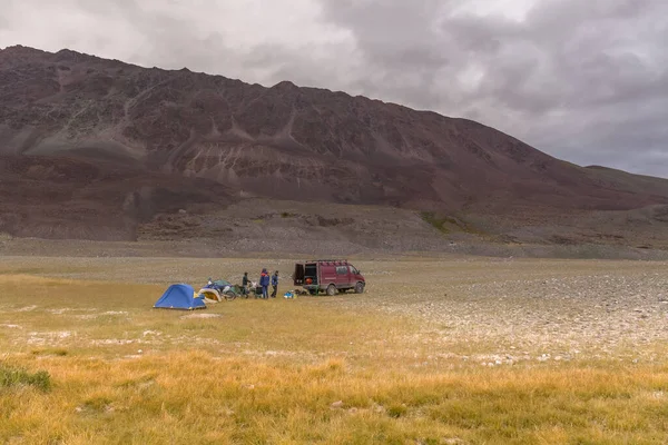 Altaï Mongolie Juin 2017 Touristes Campant Dans Les Collines Mongoles — Photo
