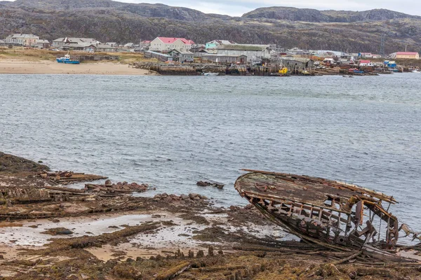 Övergivna Fartyg Kyrkogård Vid Lågvatten Nära Teriberka Byn Murmansk Regionen — Stockfoto