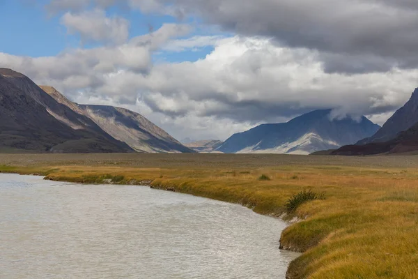Paisajes Mongolia Río Montañas Hermoso Cielo Verano — Foto de Stock