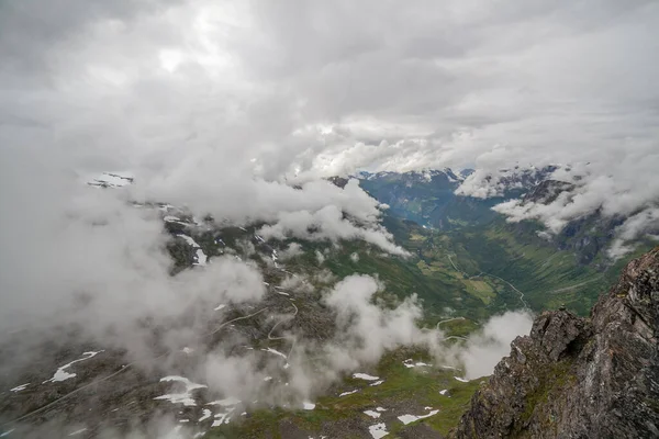 Utsikt Mot Geiranger Fjord Och Örnväg Omgiven Moln Från Dalsnibba — Stockfoto