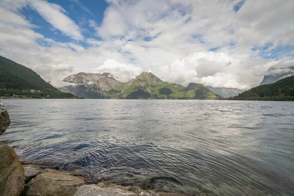 Конец Фьорда Красивый Норвежский Пейзаж Вид Фьорды Норвегия Идеальное Отражение — стоковое фото