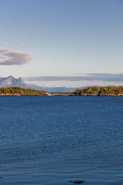 Норвежский Летний Пейзаж Фьорд Горы Норвегия Селективный Фокус Красочная Утренняя — стоковое фото