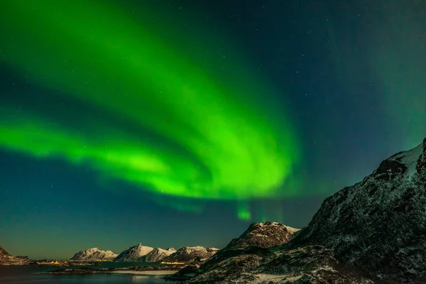Auroras Boreales Sobre Montañas Fiordos Con Muchas Estrellas Cielo Las — Foto de Stock